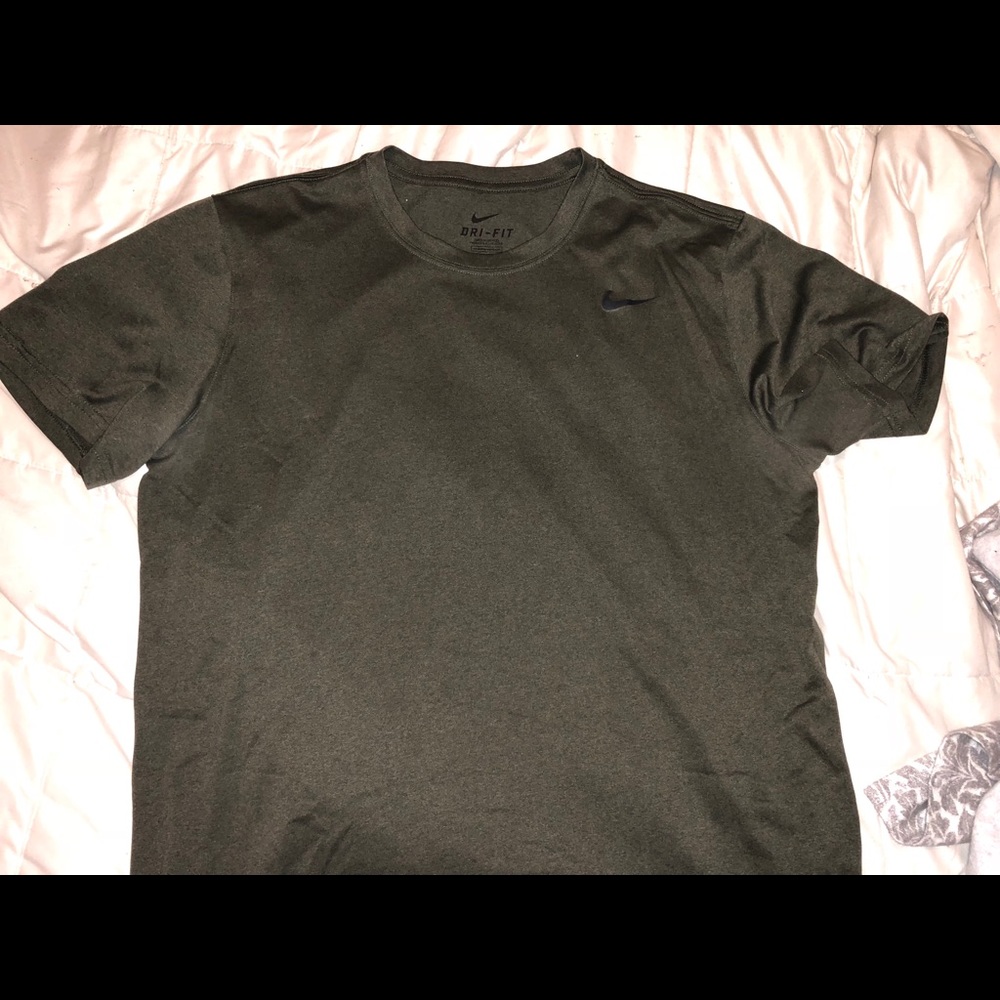 Men’s Nike shirt